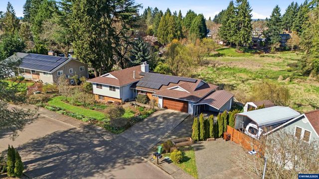 2055 SE Oak Crest Dr, Hillsboro, OR 97123