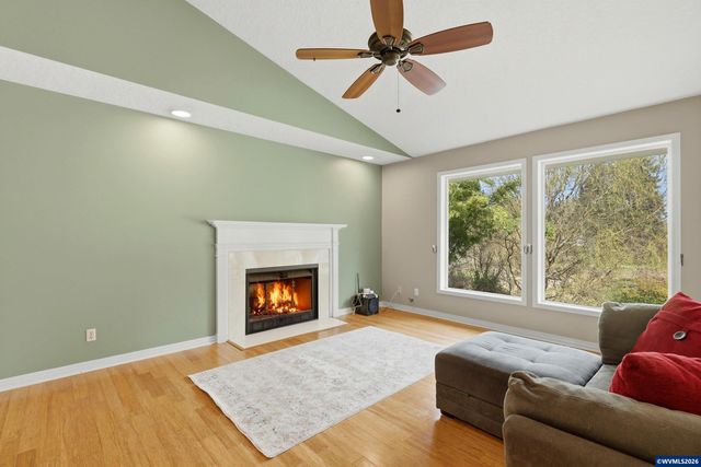 2055 SE Oak Crest Dr, Hillsboro, OR 97123