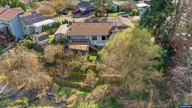 2055 SE Oak Crest Dr, Hillsboro, OR 97123