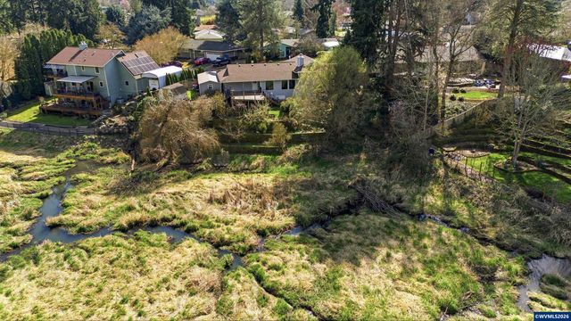 2055 SE Oak Crest Dr, Hillsboro, OR 97123