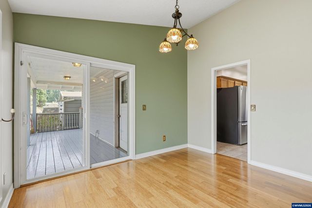 2055 SE Oak Crest Dr, Hillsboro, OR 97123