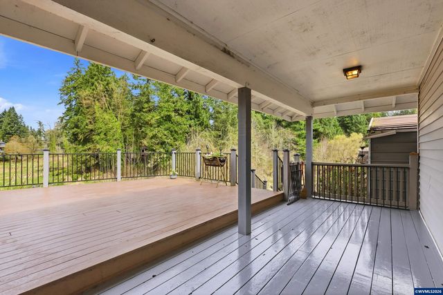 2055 SE Oak Crest Dr, Hillsboro, OR 97123