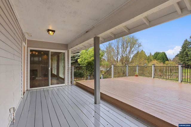 2055 SE Oak Crest Dr, Hillsboro, OR 97123