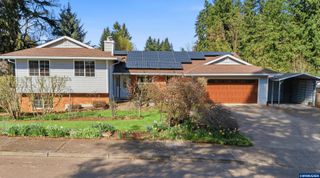 2055 SE Oak Crest Dr, Hillsboro, OR 97123