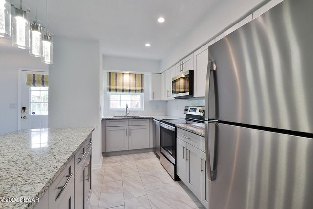2200 S Palmetto Avenue b030, South Daytona, FL 32119