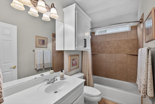 20 Augusta DR, Meadowlakes, TX 78654