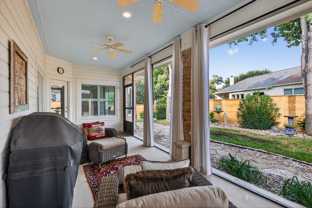 20 Augusta DR, Meadowlakes, TX 78654