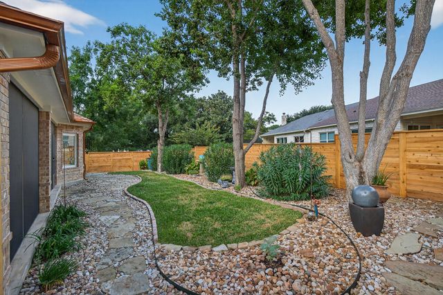 20 Augusta DR, Meadowlakes, TX 78654