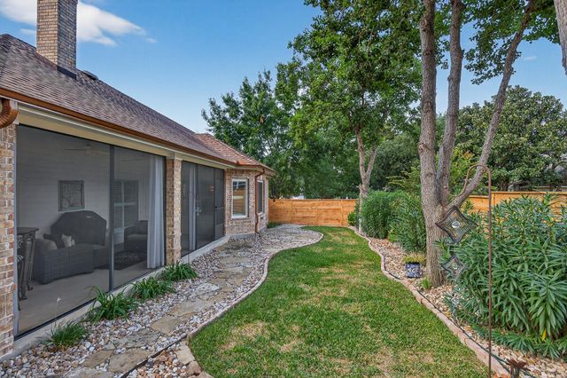 20 Augusta DR, Meadowlakes, TX 78654