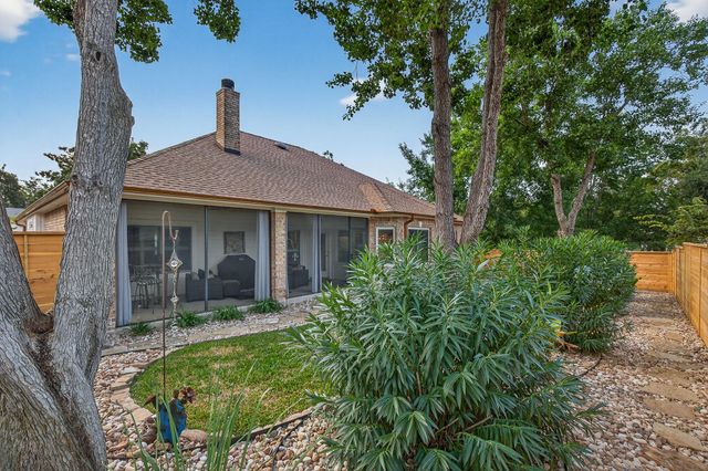 20 Augusta DR, Meadowlakes, TX 78654