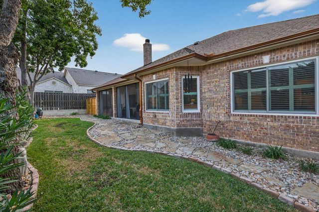 20 Augusta DR, Meadowlakes, TX 78654