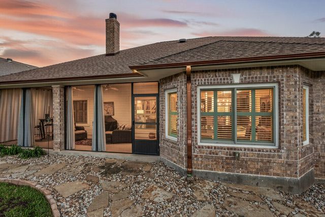 20 Augusta DR, Meadowlakes, TX 78654