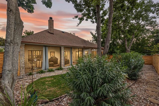 20 Augusta DR, Meadowlakes, TX 78654