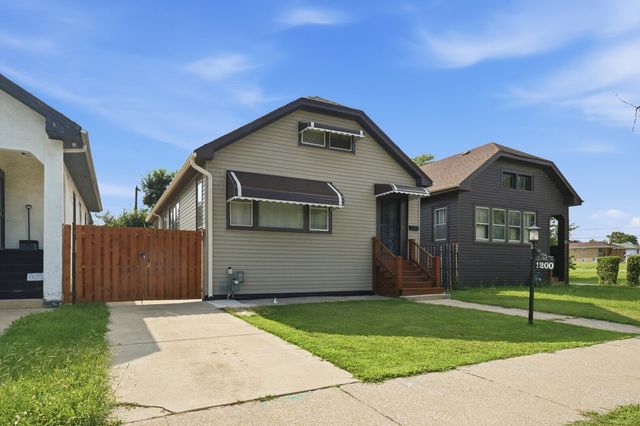 1200 S 15th Avenue, Maywood, IL 60153