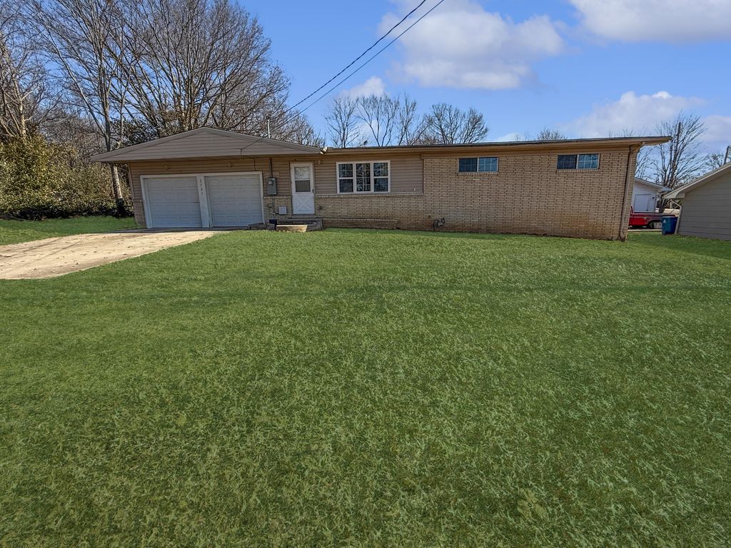 2521 S Schifferdecker Avenue, Joplin, MO 64804