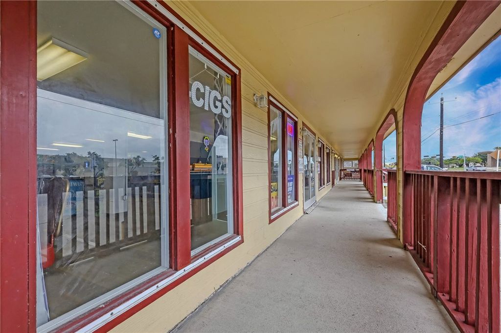 2621 Ayers St, Corpus Christi, TX 78404 — photo 4