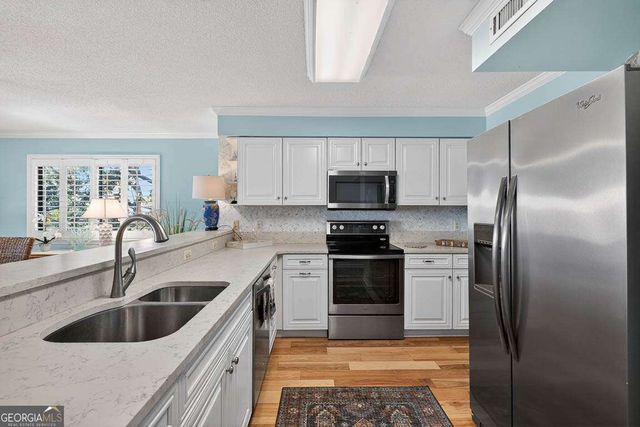 100 Floyd Street 201, St. Simons, GA 31522