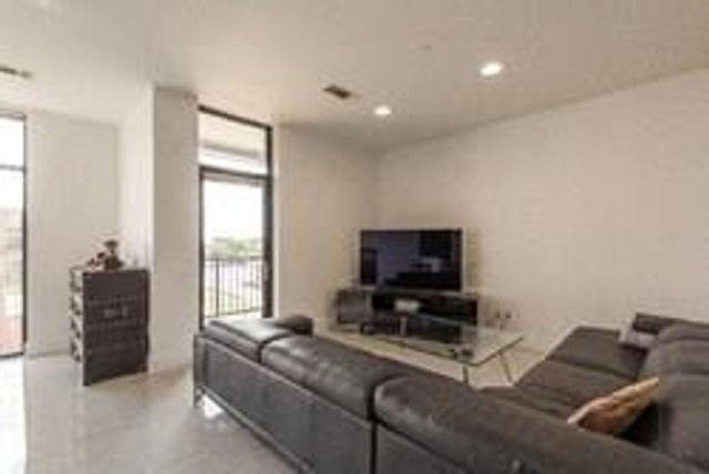 301 NE 4th Street 11, Oklahoma City, OK 73104