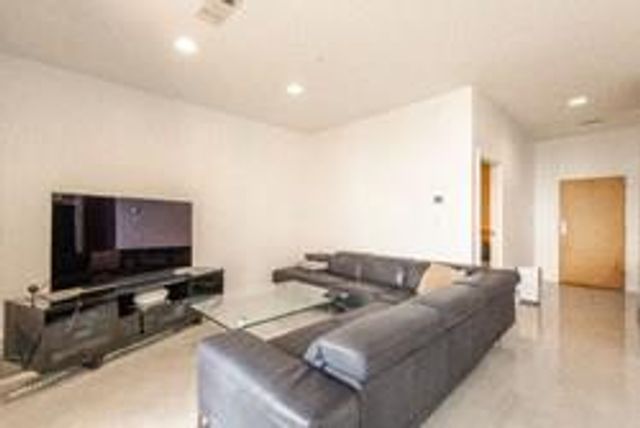 301 NE 4th Street 11, Oklahoma City, OK 73104