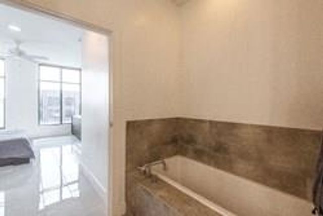 301 NE 4th Street 11, Oklahoma City, OK 73104