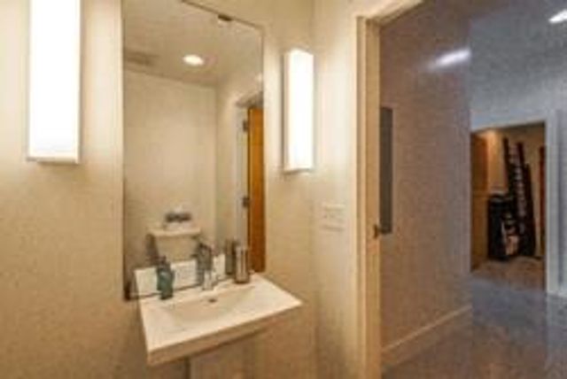 301 NE 4th Street 11, Oklahoma City, OK 73104