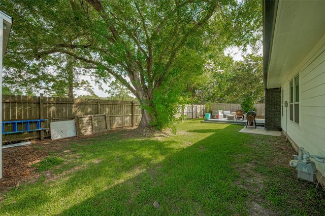 235 E Castle Harbour Drive, Friendswood, TX 77546