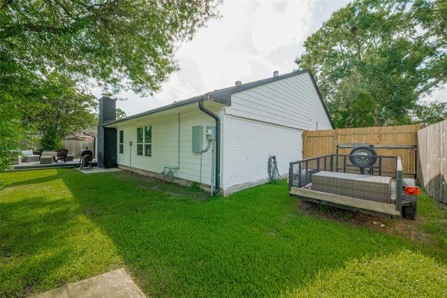 235 E Castle Harbour Drive, Friendswood, TX 77546