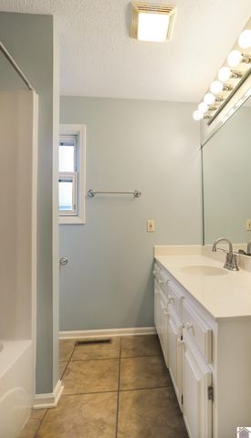 2200 Brookhaven Dr, Murray, KY 42071