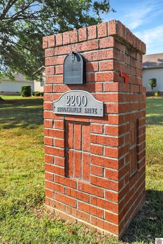 2200 Brookhaven Dr, Murray, KY 42071