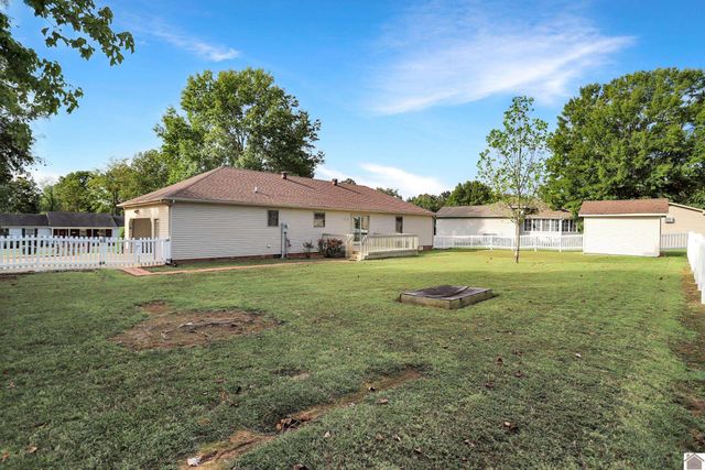 2200 Brookhaven Dr, Murray, KY 42071