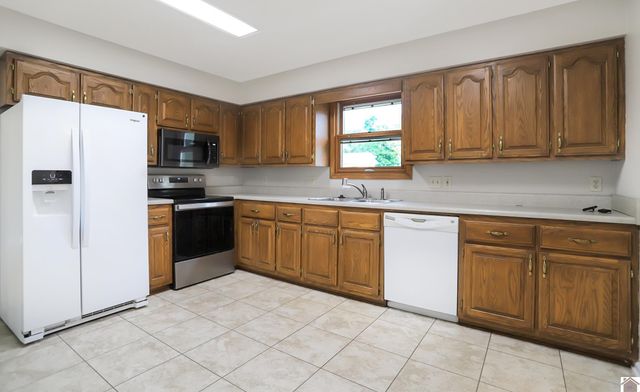 2200 Brookhaven Dr, Murray, KY 42071