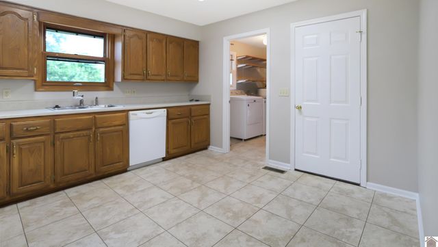 2200 Brookhaven Dr, Murray, KY 42071