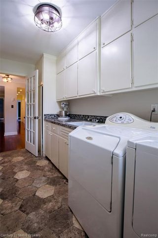 9270 Hidden Valley Court, Grand Blanc, MI 48439