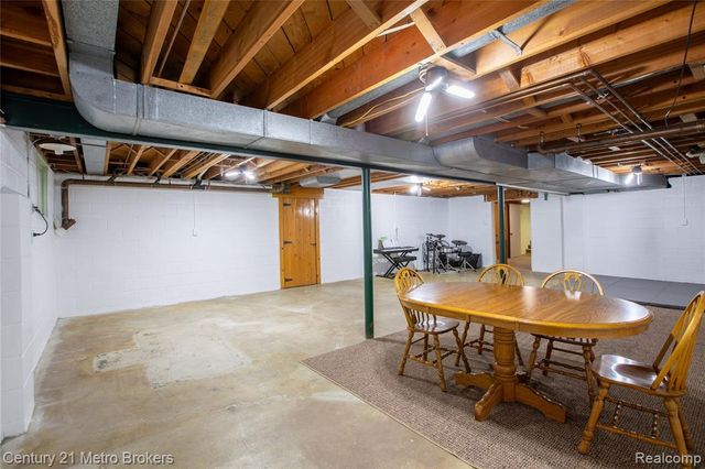 9270 Hidden Valley Court, Grand Blanc, MI 48439