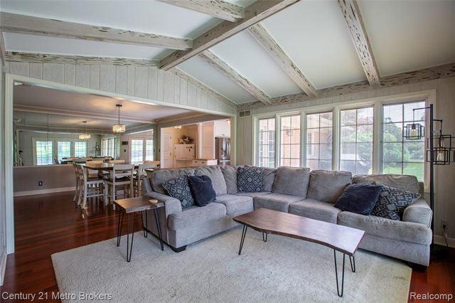 9270 Hidden Valley Court, Grand Blanc, MI 48439