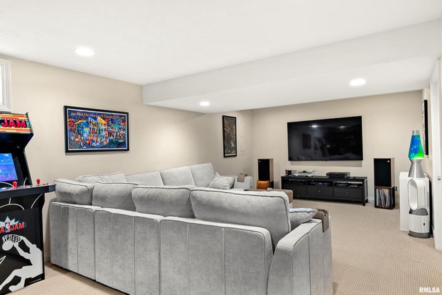 4609 N WEAVERRIDGE Boulevard, Peoria, IL 61615