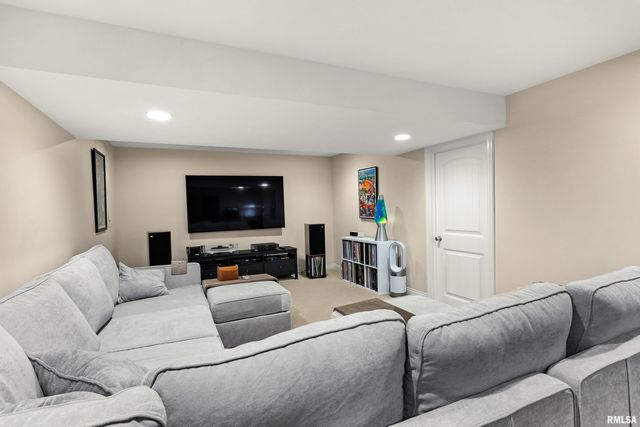 4609 N WEAVERRIDGE Boulevard, Peoria, IL 61615