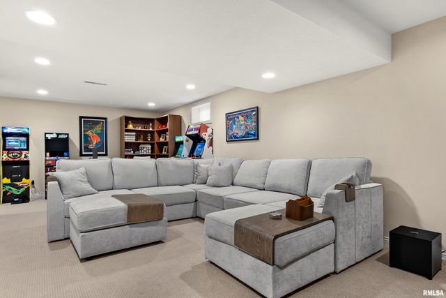 4609 N WEAVERRIDGE Boulevard, Peoria, IL 61615