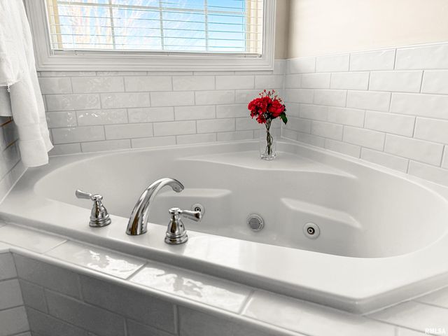 4609 N WEAVERRIDGE Boulevard, Peoria, IL 61615