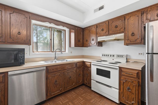 2815 Glenwood Lansing Road 106, Lynwood, IL 60411