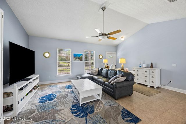 105 Sunny Ln, Pomona Park, FL 32181
