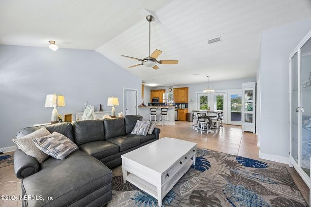 105 Sunny Ln, Pomona Park, FL 32181