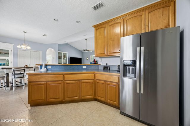 105 Sunny Ln, Pomona Park, FL 32181