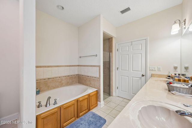 105 Sunny Ln, Pomona Park, FL 32181