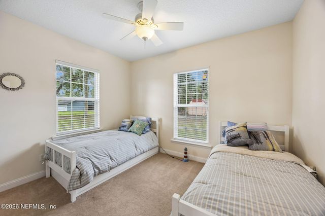 105 Sunny Ln, Pomona Park, FL 32181