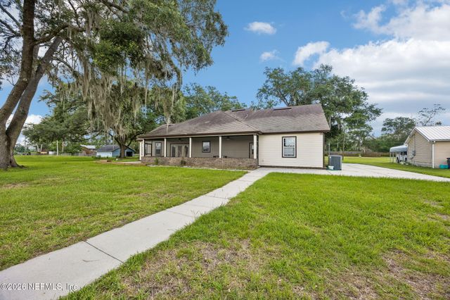 105 Sunny Ln, Pomona Park, FL 32181
