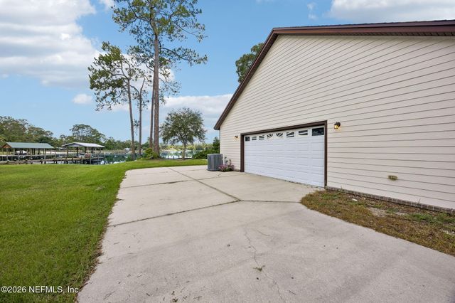 105 Sunny Ln, Pomona Park, FL 32181