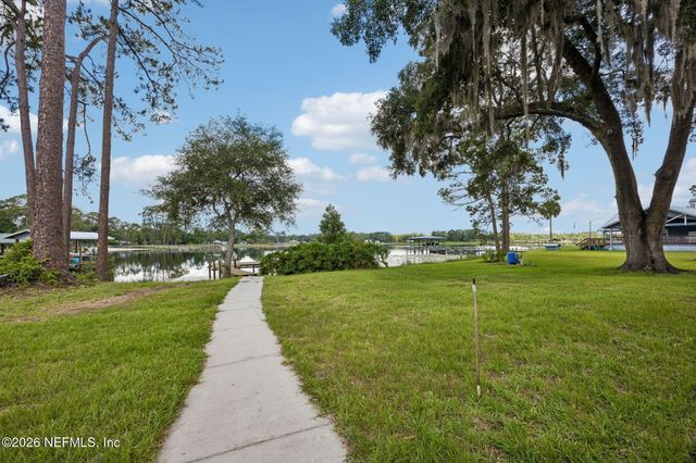 105 Sunny Ln, Pomona Park, FL 32181