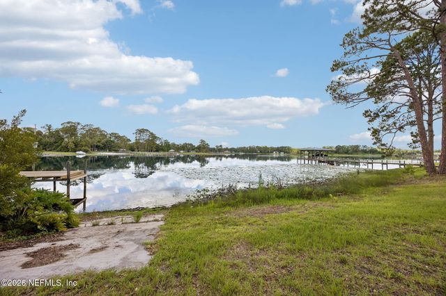 105 Sunny Ln, Pomona Park, FL 32181
