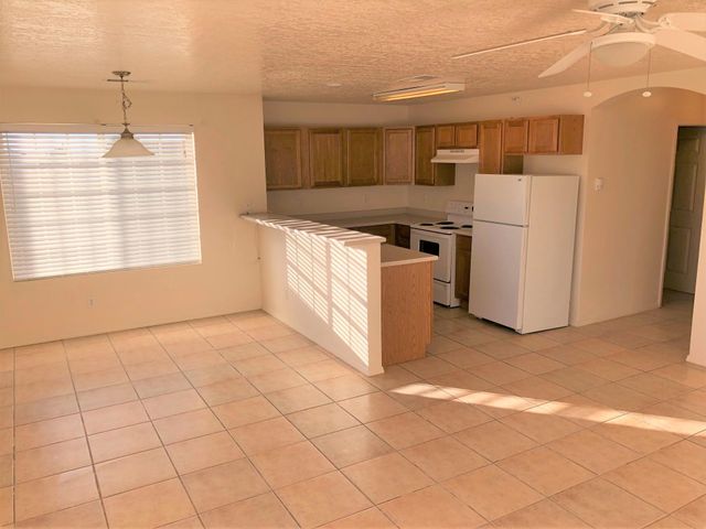 1918 Buena Vista Drive SE B, Albuquerque, NM 87108